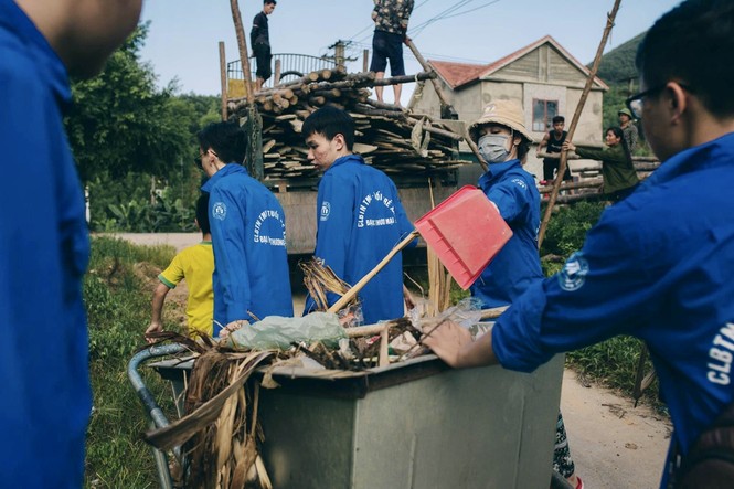 Mùa hè xanh tình nguyện của tuổi trẻ trường Đại học Thương Mại - ảnh 11