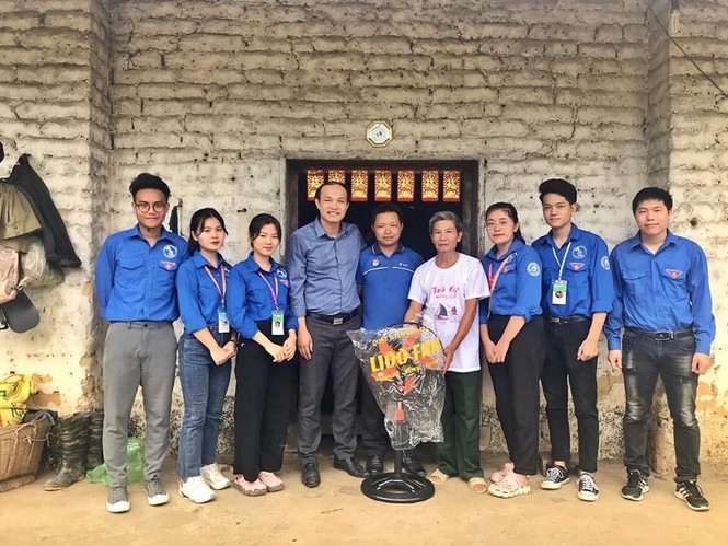 Mùa hè xanh tình nguyện của tuổi trẻ trường Đại học Thương Mại - ảnh 13