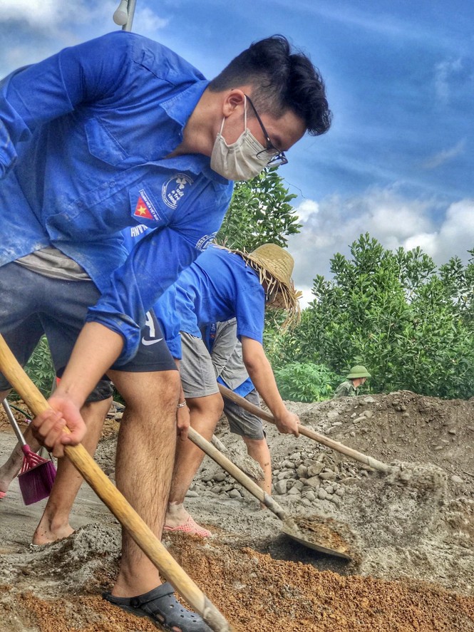 Mùa hè xanh tình nguyện của tuổi trẻ trường Đại học Thương Mại - ảnh 6
