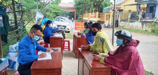 Khi cả nhà trường và sinh viên cùng chung tay chống dịch COVID-19 - ảnh 12