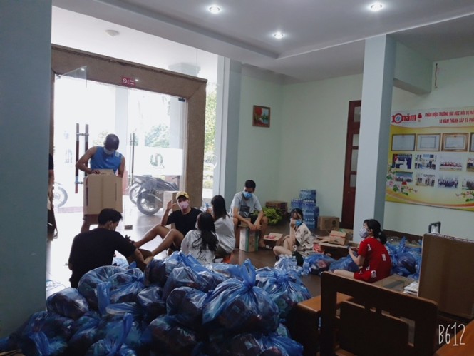 Khi cả nhà trường và sinh viên cùng chung tay chống dịch COVID-19 - ảnh 9
