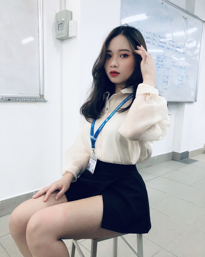 Tân sinh viên được gắn mác “cô giáo” chỉ sau một đêm - ảnh 3