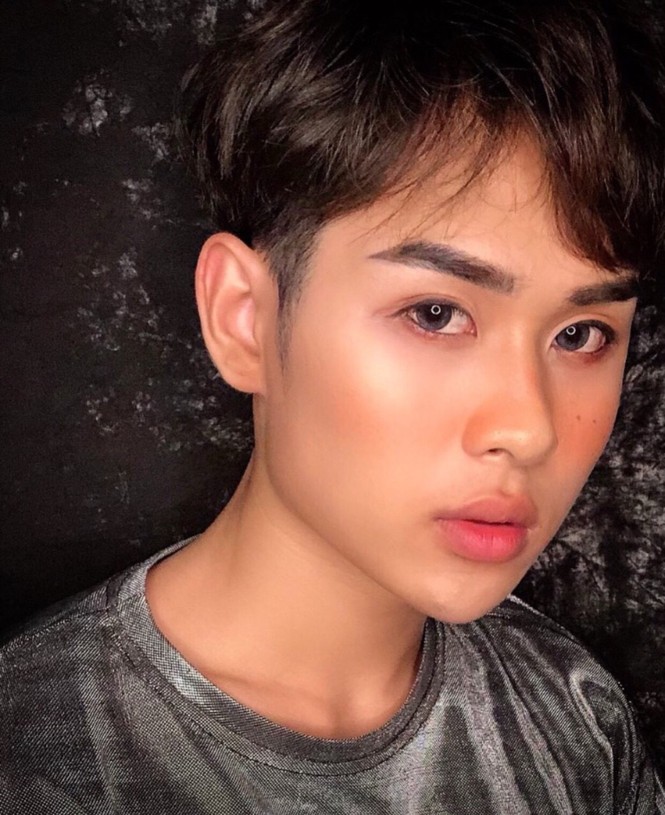 Học đại học Văn hoá lại bén duyên với nghề make up và mẫu ảnh - ảnh 1