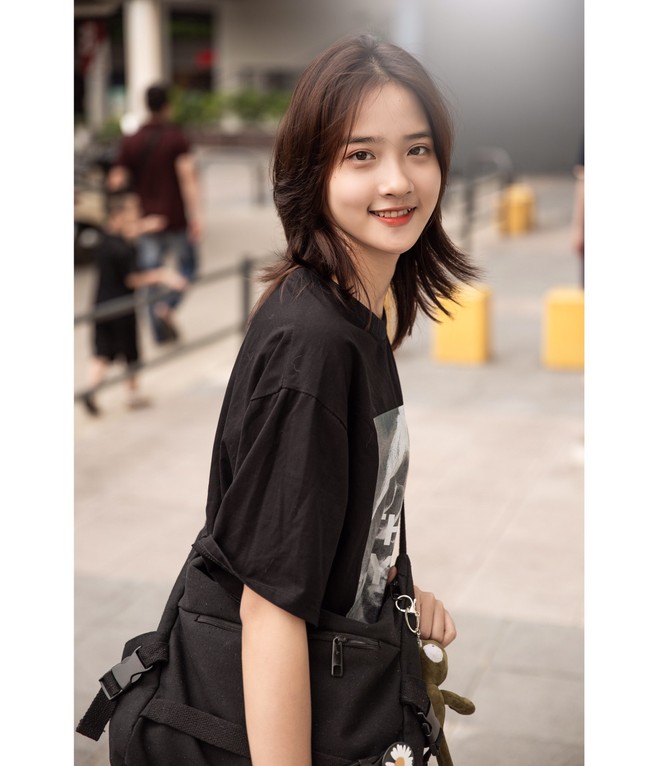 Xao xuyến với nét đẹp dung dị của nữ sinh trường Dệt may - ảnh 14