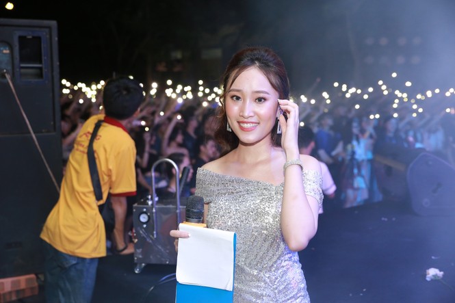 Nữ MC trường Báo: Sống để yêu thương - ảnh 13