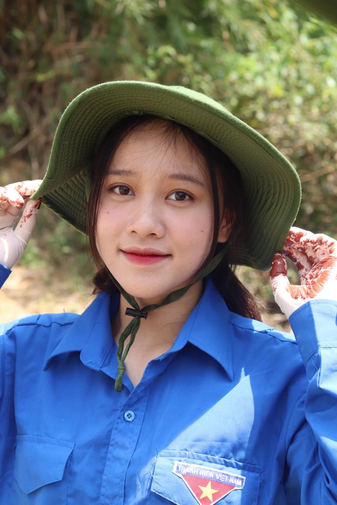 Hot Tiktoker Ngoại thương đa tài mê tình nguyện: Cháy bỏng ước mơ làm tiếp viên hàng không - ảnh 15
