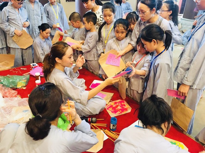 Nữ MC trường Báo: Sống để yêu thương - ảnh 10