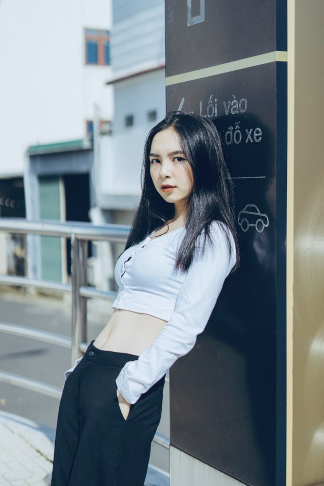 Nữ sinh đạt giải văn cấp thành phố ước mơ trở thành luật sư và người mẫu - ảnh 11