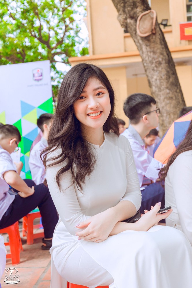 Nữ sinh có ánh mắt biết cười quyết tâm chinh phục chân trời tri thức - ảnh 1