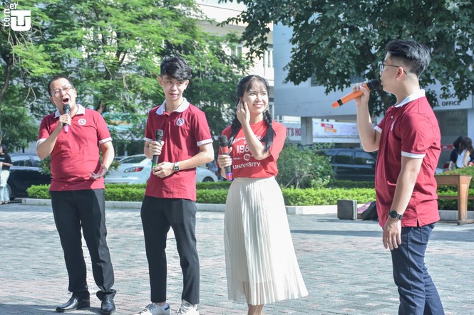 Thầy cô trường Đại học Ngoại thương “phá tan băng” cùng tân sinh viên - ảnh 12
