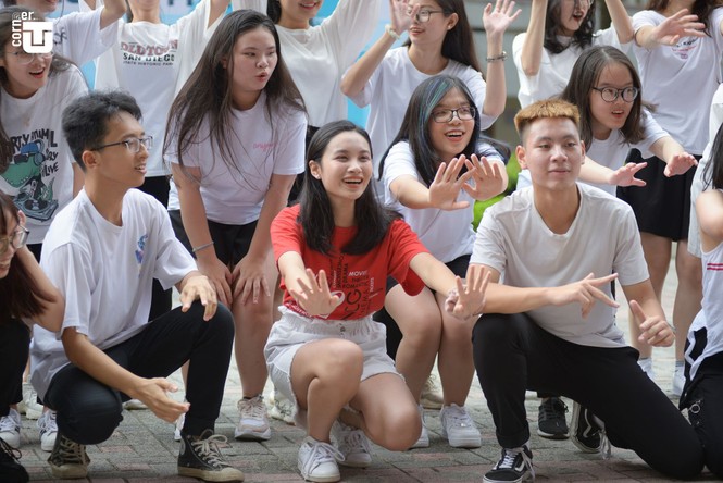 Thầy cô trường Đại học Ngoại thương “phá tan băng” cùng tân sinh viên - ảnh 15