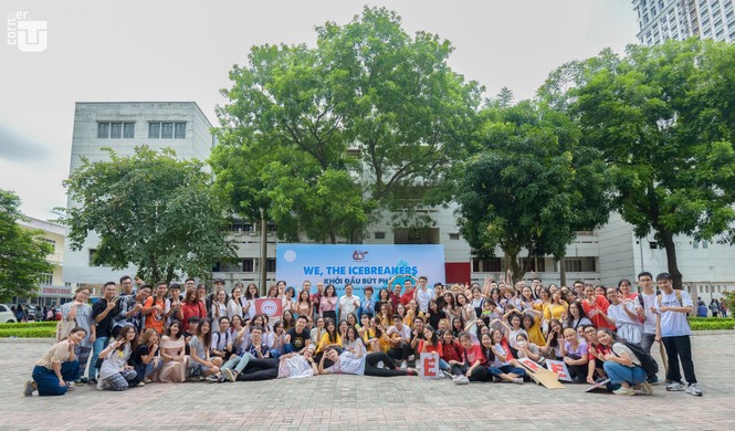 Thầy cô trường Đại học Ngoại thương “phá tan băng” cùng tân sinh viên - ảnh 1