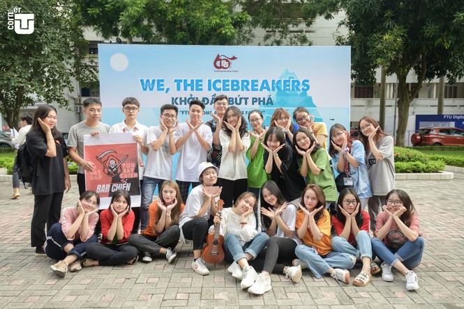 Thầy cô trường Đại học Ngoại thương “phá tan băng” cùng tân sinh viên - ảnh 2