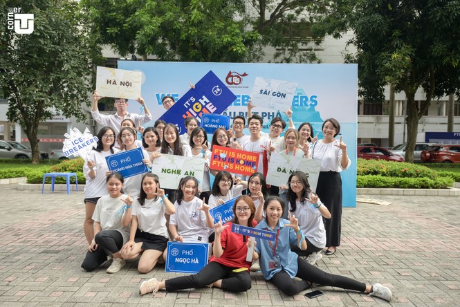 Thầy cô trường Đại học Ngoại thương “phá tan băng” cùng tân sinh viên - ảnh 9