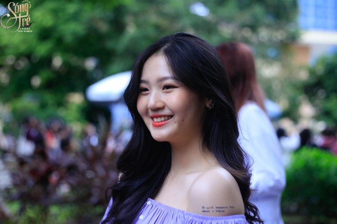 Ấn tượng dàn trai xinh gái đẹp trường Báo ngày nhập học - ảnh 1