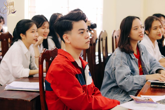 Ấn tượng dàn trai xinh gái đẹp trường Báo ngày nhập học - ảnh 6