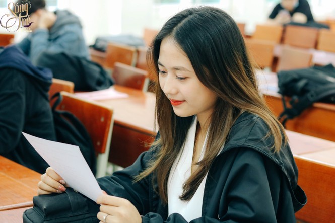 Ấn tượng dàn trai xinh gái đẹp trường Báo ngày nhập học - ảnh 7