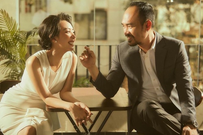 Chi Pu xuất hiện với phong cách sang chảnh; Thu Trang - Tiến Luật mặn nồng dù con đã lớn - ảnh 2
