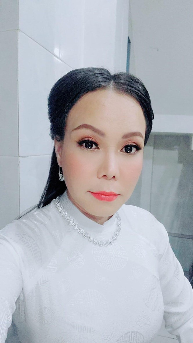 Chi Pu xuất hiện với phong cách sang chảnh; Thu Trang - Tiến Luật mặn nồng dù con đã lớn - ảnh 6