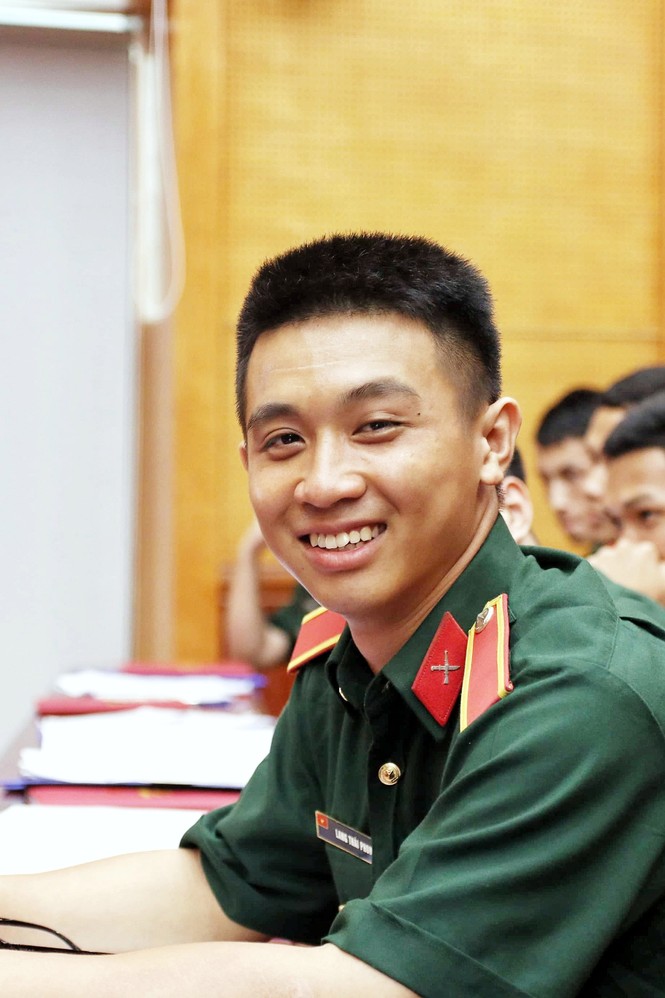 Đảng viên học sinh yêu màu xanh tình nguyện và màu xanh quân ngũ - ảnh 8