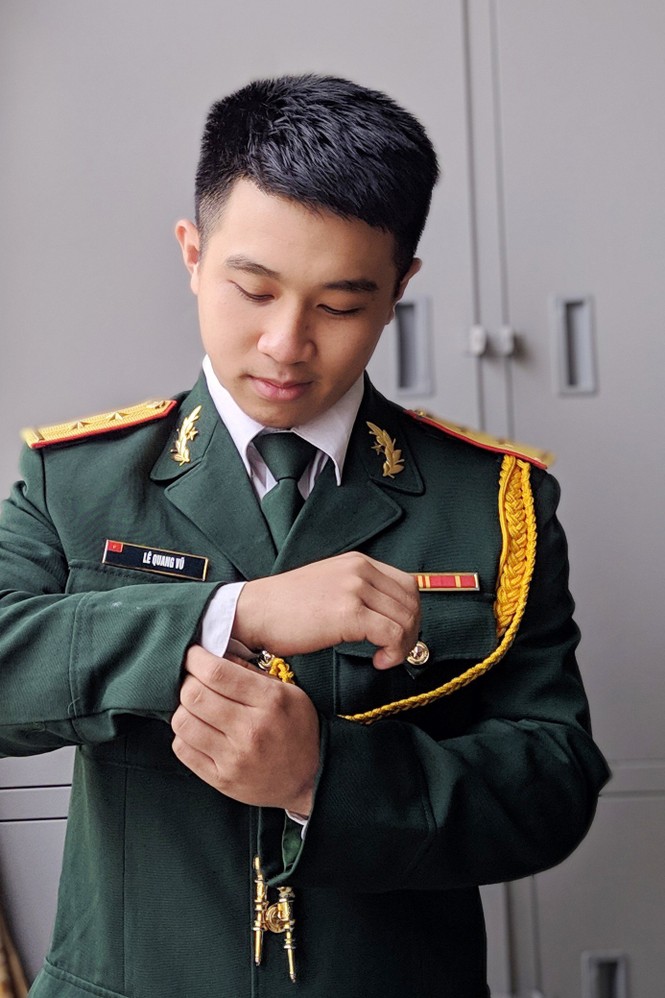 Đảng viên học sinh yêu màu xanh tình nguyện và màu xanh quân ngũ - ảnh 11