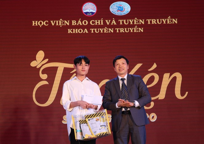 Đêm nhạc kịch “Spotlight 2020: Tổ Kén” đã khẳng định: “Kịch Báo chí không xem hơi phí” - ảnh 1