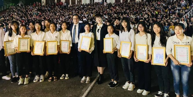Chào tân sinh viên trường Y Dược Thái Nguyên: 50 suất học bổng 290 triệu đồng được trao - ảnh 4