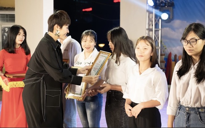 Chào tân sinh viên trường Y Dược Thái Nguyên: 50 suất học bổng 290 triệu đồng được trao - ảnh 2