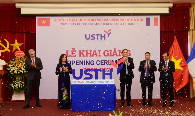 Khai giảng và ra mắt logo, bộ nhận diện thương hiệu trường ĐH Khoa học và Công nghệ Hà Nội - ảnh 1