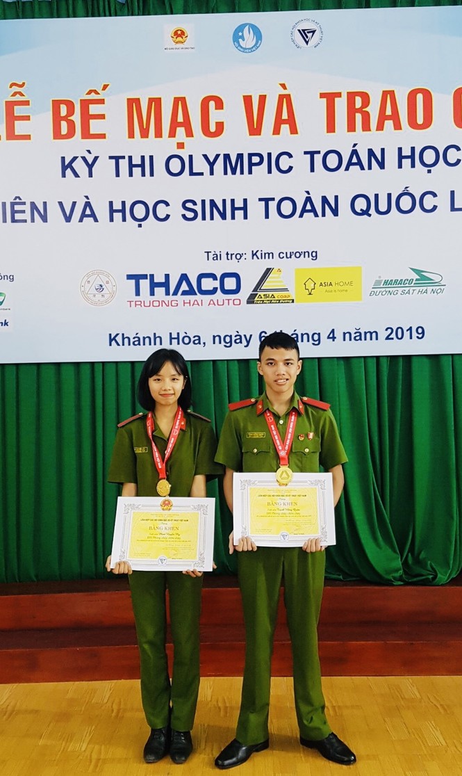 Nữ sinh cảnh sát đến từ Tuyên Quang có bảng thành tích dài kín trang A4 - ảnh 7
