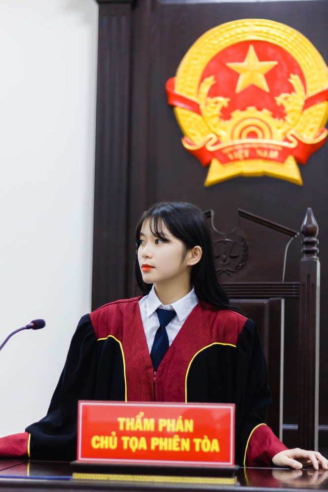 Nữ thẩm phán tương lai thu hút cả nghìn like chỉ bằng một bức ảnh - ảnh 1