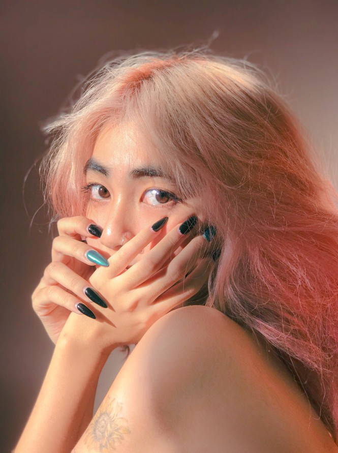 Nữ sinh thay đổi màu tóc mỗi tuần - ảnh 13