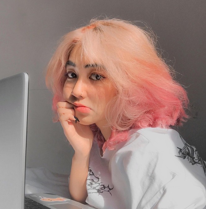 Nữ sinh thay đổi màu tóc mỗi tuần - ảnh 3