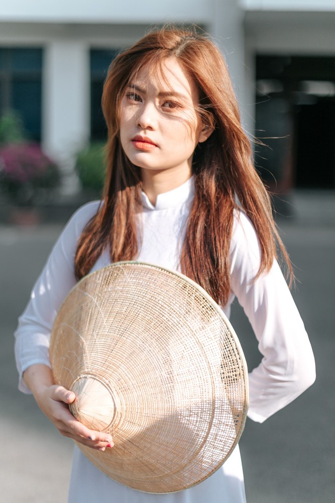 Nữ sinh trường Đại học Xây dựng đẹp thuần khiết với tà áo dài trắng - ảnh 13