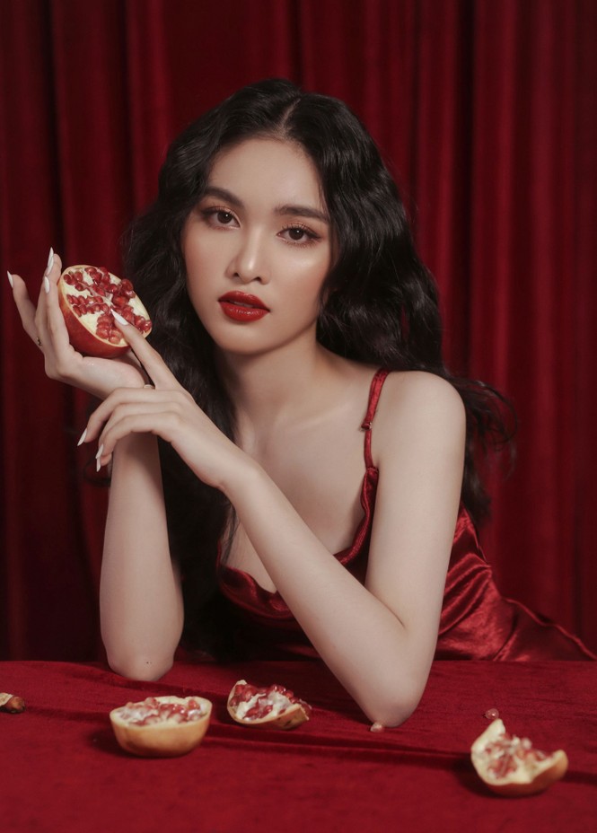 Người đẹp Hồng Nhung khoe vẻ đẹp hút hồn trong bộ ảnh đón năm mới - ảnh 1