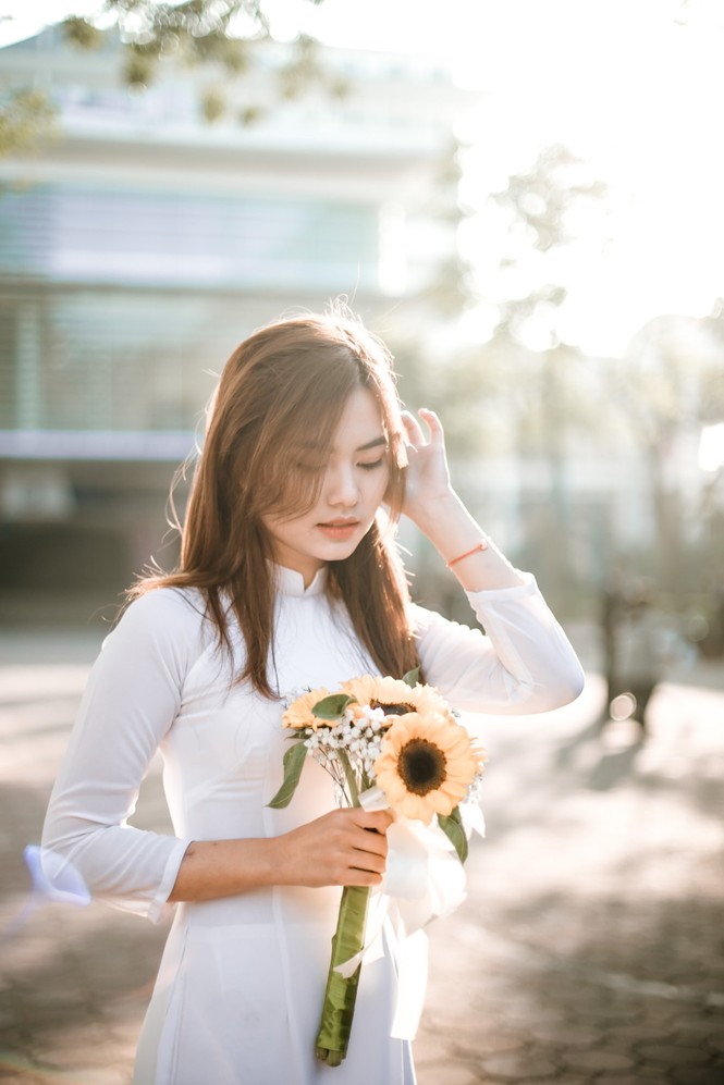 Nữ sinh trường Đại học Xây dựng đẹp thuần khiết với tà áo dài trắng - ảnh 2