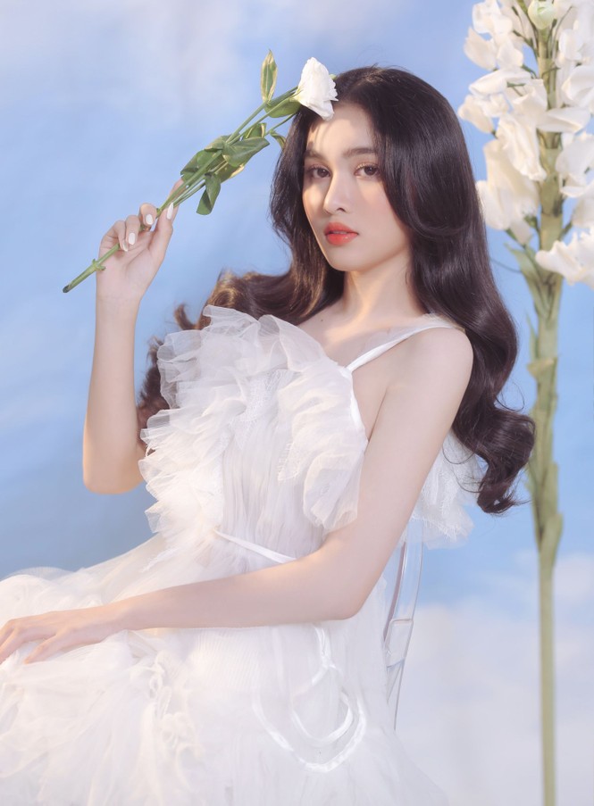 Người đẹp Hồng Nhung khoe vẻ đẹp hút hồn trong bộ ảnh đón năm mới - ảnh 8