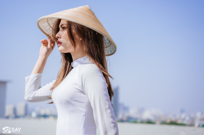 Nữ sinh trường Đại học Xây dựng đẹp thuần khiết với tà áo dài trắng - ảnh 7