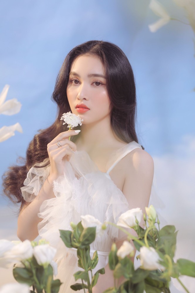 Người đẹp Hồng Nhung khoe vẻ đẹp hút hồn trong bộ ảnh đón năm mới - ảnh 10