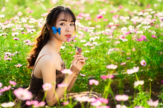Nữ sinh Bách khoa hóa công chúa mơ màng giữa rừng hoa - ảnh 12