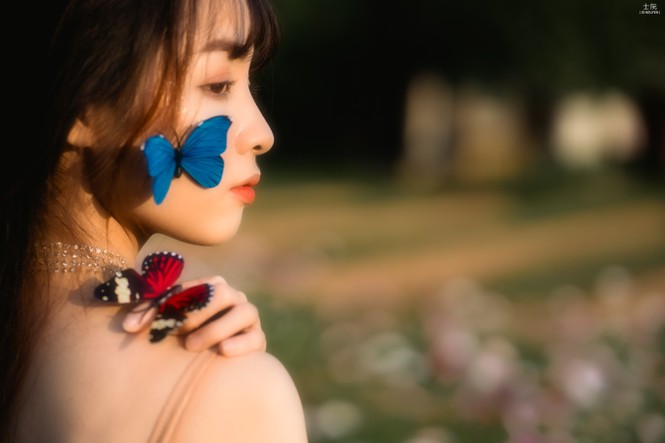 Nữ sinh Bách khoa hóa công chúa mơ màng giữa rừng hoa - ảnh 8