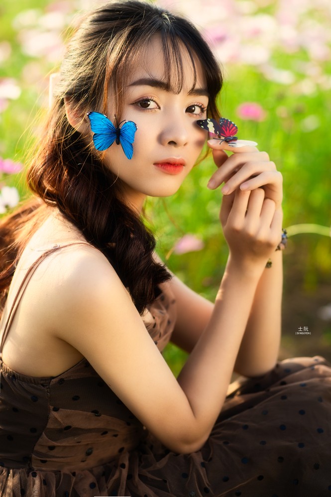 Nữ sinh Bách khoa hóa công chúa mơ màng giữa rừng hoa - ảnh 7