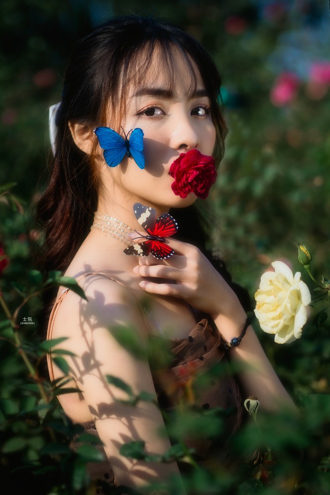 Nữ sinh Bách khoa hóa công chúa mơ màng giữa rừng hoa - ảnh 3