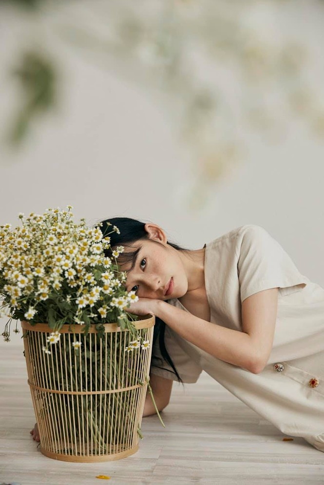 Nữ chính trong MV mới của Erik được netizen săn lùng bởi gương mặt đẹp tựa hoa đán - ảnh 10