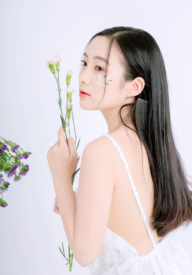 Cô giáo dạy Toán là mẫu ảnh kiêm photographer - ảnh 1