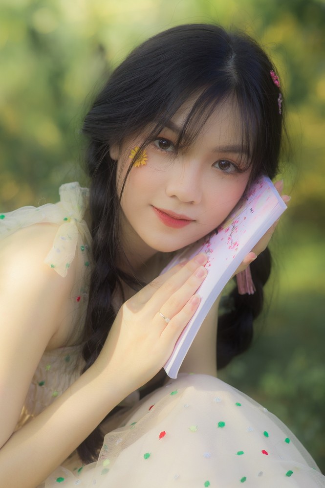 Vẻ đẹp “cực phẩm” của cô nàng 17 tuổi Phước Quanh - ảnh 1