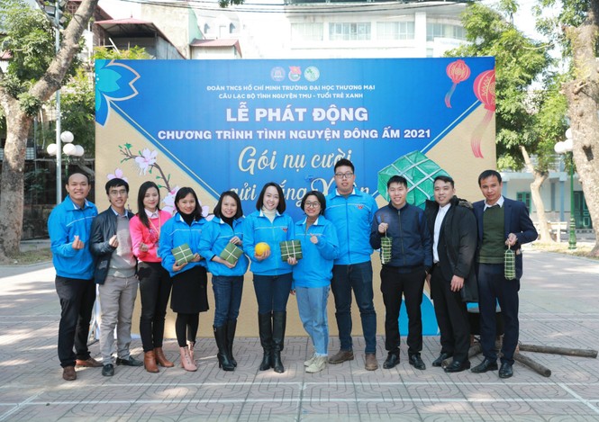 “Gói nụ cười, gửi nắng xuân” - chương trình “Đông Ấm” của tuổi trẻ ĐH Thương Mại - ảnh 6