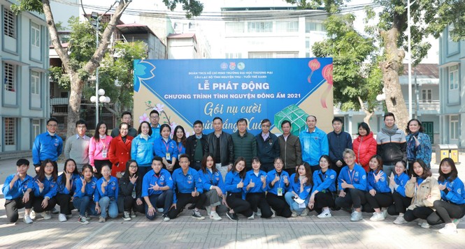 “Gói nụ cười, gửi nắng xuân” - chương trình “Đông Ấm” của tuổi trẻ ĐH Thương Mại - ảnh 7