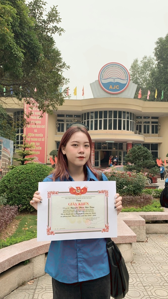 Nữ sinh Báo chí đam mê hoạt động tình nguyện - ảnh 1