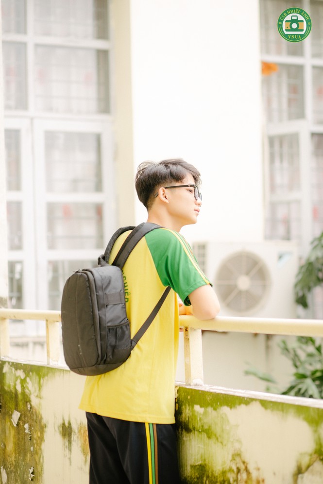 Nam sinh Học viện Nông nghiệp hóa “tiểu thịt tươi” trong đồng phục trường - ảnh 8